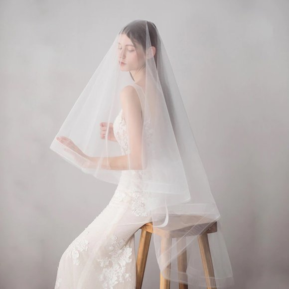 Wedding veil white bridal knee medium length simple elegant beautiful brand new - Picture 3 of 4